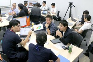 にいがた2kmと8区を連携させた新しいビジネスについて話し合ったワークショップ=新潟市中央区天神1