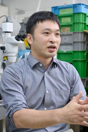 「水中の生き物は、今も謎が多い。それが太古の世界となるとさらに未知の領域で、大いに魅力を感じます」と話す中島保寿さん