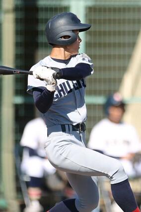 中越－日本文理　５回中越１死三塁、宮崎翔矢が左前適時打を放ち２－０＝三条パール