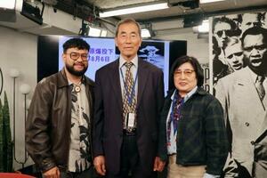 　集会に登壇した（右から）被爆２世の韓正淳さん、韓国原爆被害者協会陜川支部長の沈鎮泰さん、ベネティック・カブア・マディソンさん＝４月３０日、ニューヨーク（共同）