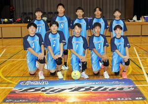 全国制覇を目指す中学生チーム、ビッグブルーの選手たち=三条市中野原