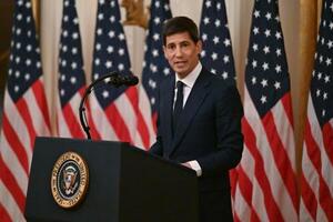 　米ホワイトハウスで開かれたＦＲＢ議長の就任式で発言するウォーシュ氏＝５月２２日（ゲッティ＝共同）