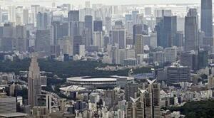 東京都心の高層ビル群=6月(共同通信社ヘリから)