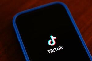 iPhone(アイフォーン)に表示されたTikTok(ティックトック)のロゴ=1月17日(AP=共同)