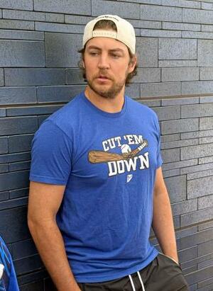 自身の去就について取材に応じるDeNAのバウアー=18日、神奈川県横須賀市