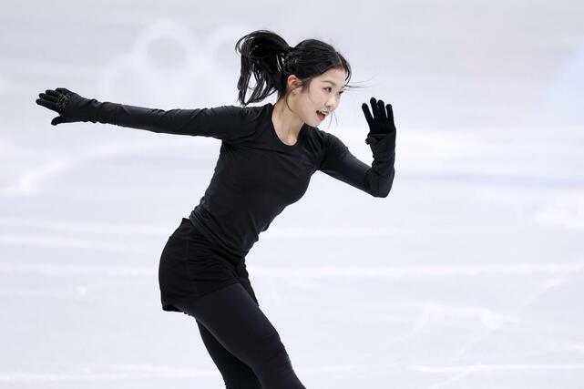 公式練習で調整する中井亜美＝ミラノ（共同）