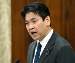 　参院文教科学委員会で答弁する松本文科相＝２６日午前
