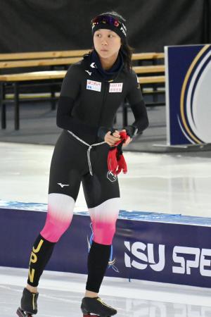 スピードスケートの世界選手権に向け、本番会場で調整する高木美帆=4日、ヘーレンフェイン(共同)