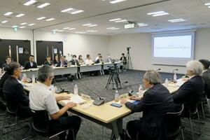 医療事故調査制度について議論した厚労省の検討会=1日午前、東京都港区