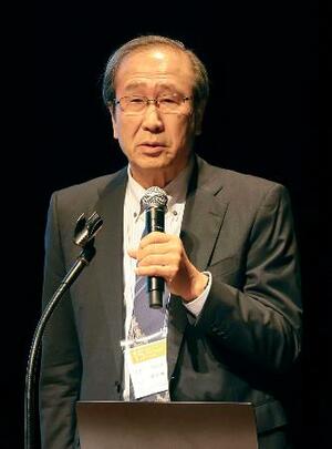 講演する北川進京都大特別教授=22日午前、東京都江戸川区
