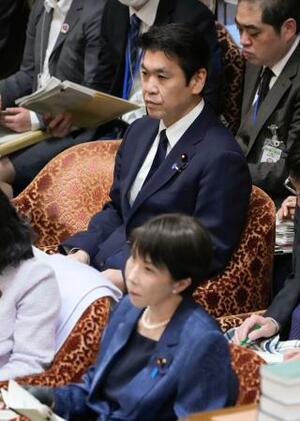 　衆院予算委に臨む松本文科相。下は高市首相＝１２日午前