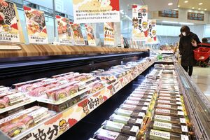 恵方巻の売り場=2023年2月、新潟市