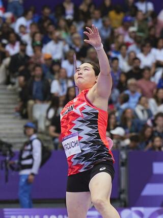 女子やり投げ予選　北口榛花の１投目＝パリ郊外（共同）