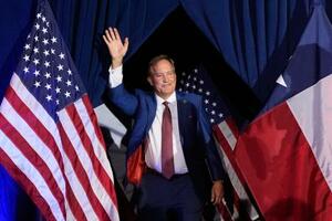 26日、米テキサス州での共和党予備選で勝利を確実にしたパクストン州司法長官(AP=共同)