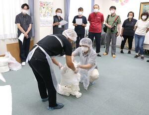 県央食品衛生協会が開講した衛生出前講座=三条市諏訪3
