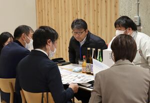 国内バイヤーと上越市内9事業所の個別商談会=上越市西本町3