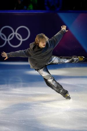 エキシビションで演技するイリア・マリニン=ミラノ(共同)