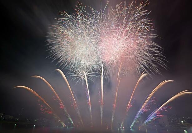 新潟まつりのフィナーレを飾る花火大会＝８月１１日、新潟市中央区