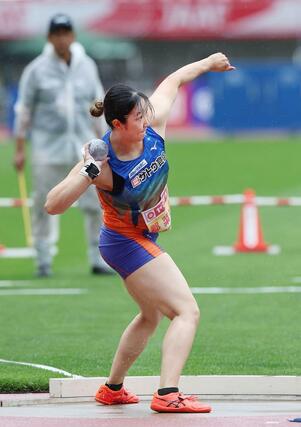 女子砲丸投げ　優勝した郡菜々佳（サトウ食品新潟アルビレックスＲＣ）＝デンカビッグスワン