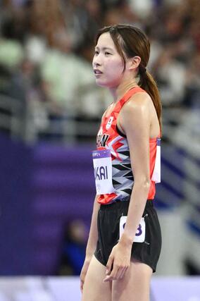 女子1万メートルを終え、引き揚げる小海遥=パリ郊外(共同)