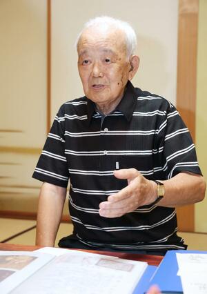 12歳で家族と離れて朝鮮半島から引き揚げた体験を語る松井晃さん=見附市