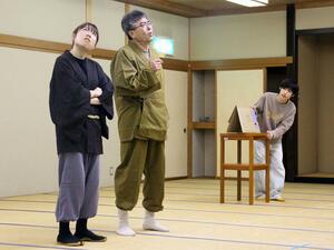 劇団五線紙による演劇「ごんぎつね」の稽古＝五泉市村松乙