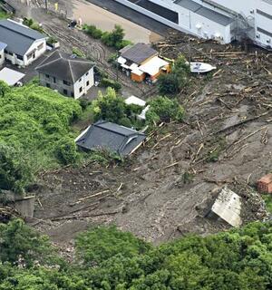8月、記録的な雨量で大雨特別警報が出た鹿児島県霧島市の住宅地に流れ込んだ土砂
