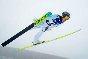 W杯複合男子最終戦での渡部暁斗の飛躍=オスロ(NTB提供・AP=共同)