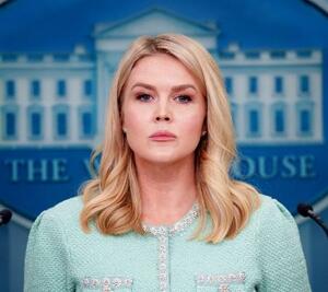 米ホワイトハウスのレビット報道官(ゲッティ=共同)