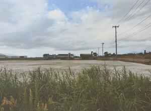 
使用貸借を巡り、問題となった工業流通団地の用地＝２０２４年秋、三条市福島新田（公平・公正な税制度を求める市民の会提供）
