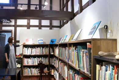 文化財の土蔵に絵本3000冊 好みの一冊 と出合って 新潟柏崎市にオープン 新潟日報デジタルプラス