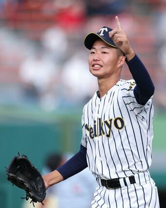 帝京長岡－星稜　５回のピンチを無失点で切り抜けた帝京長岡先発の工藤壱朗＝富山市民球場