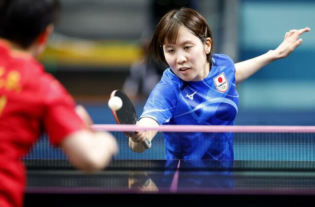 女子団体決勝　中国戦の第２試合でプレーする平野美宇＝パリ（共同）