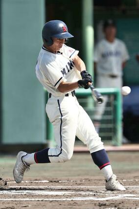 新潟南１回１死一塁、渡辺陽太が同点の適時二塁打を放つ。１－１＝三条市パールスタ