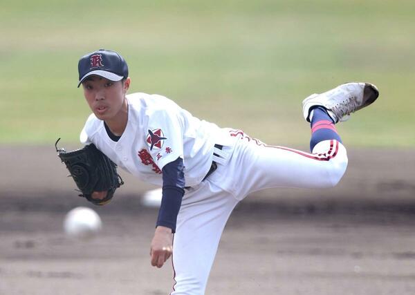 柏崎－県央工　県央工の先発大橋佳尚＝２８日、長岡市悠久山球場