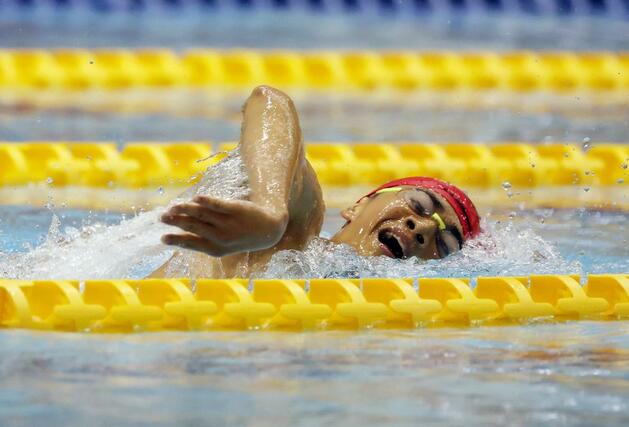 男子４００メートル自由形で優勝した岩﨑晴（日本文理）＝２０２５年０６月１９日、長岡市のダイエープロビスフェニックスプール