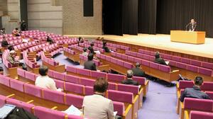 県教委が開いた県立高校の将来構想案に関する説明会=12月5日、新発田市
