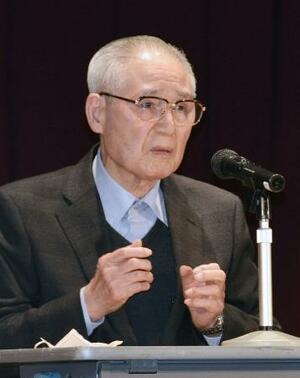 2021年、記者会見する中核派の清水丈夫氏=東京都内