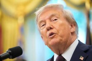 宇宙統合軍司令部の移転に関して話すトランプ米大統領=2日、ワシントンのホワイトハウス(AP=共同)