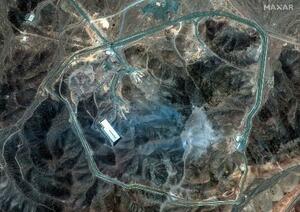 米国の攻撃を受けた後のイラン中部フォルドゥの衛星写真=22日(MAXAR TECHNOLOGIES提供、ロイター=共同)