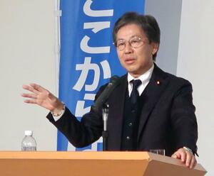 講演する立憲民主党の安住幹事長=30日午後、埼玉県東松山市