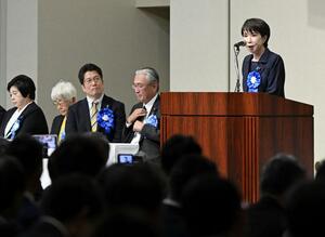 北朝鮮による拉致被害者の帰国を求める国民大集会で、あいさつする高市首相。北朝鮮に金正恩朝鮮労働党総書記との首脳会談開催を打診したと明らかにした＝３日午後、東京都千代田区