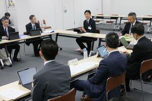 中東情勢の緊迫化を受けて県が初めて開いた情報共有会議＝６日、県庁