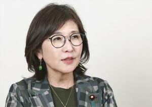 インタビューに答える自民党の稲田朋美氏