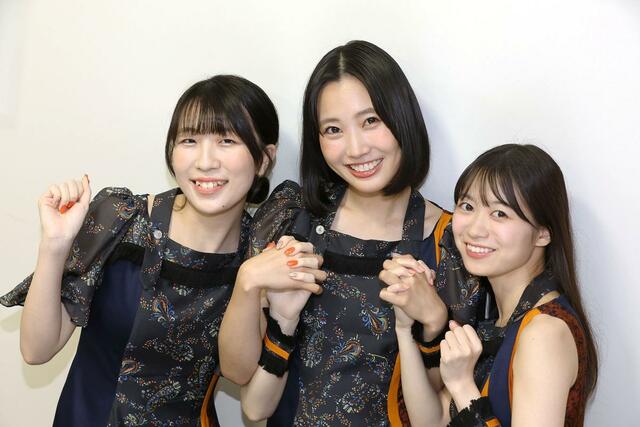 写真撮影に笑顔を見せるRYUTist