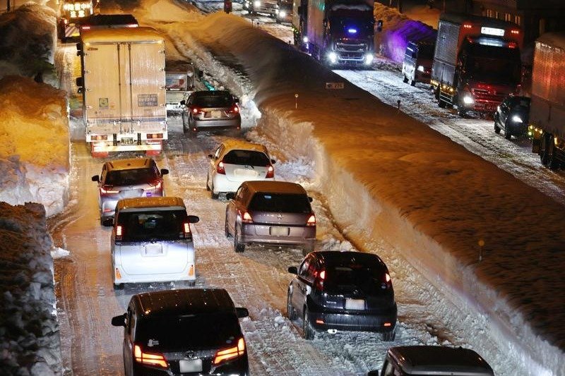 暖冬予報でもドカ雪に注意！誰でも車立ち往生に巻き込まれる恐れ