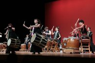 和太鼓ドドン！豪快ばちさばきに会場熱く　妙高市でフェスティバル、地元団体など100人出演