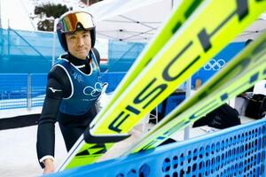 ラージヒルの公式練習を終えた渡部暁斗=プレダッツォ(共同)