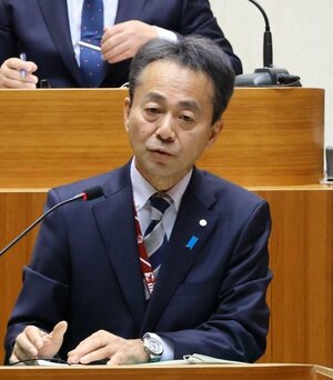 胎内市議会3月定例会の一般質問で3選出馬を正式に表明した現職の井畑明彦氏=6日