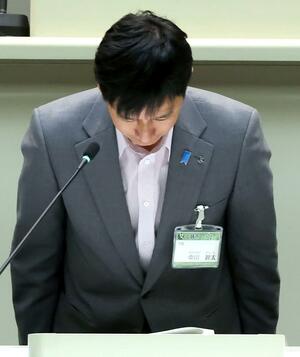 前日の不適切発言を謝罪する中川幹太市長=19日、上越市議会議場